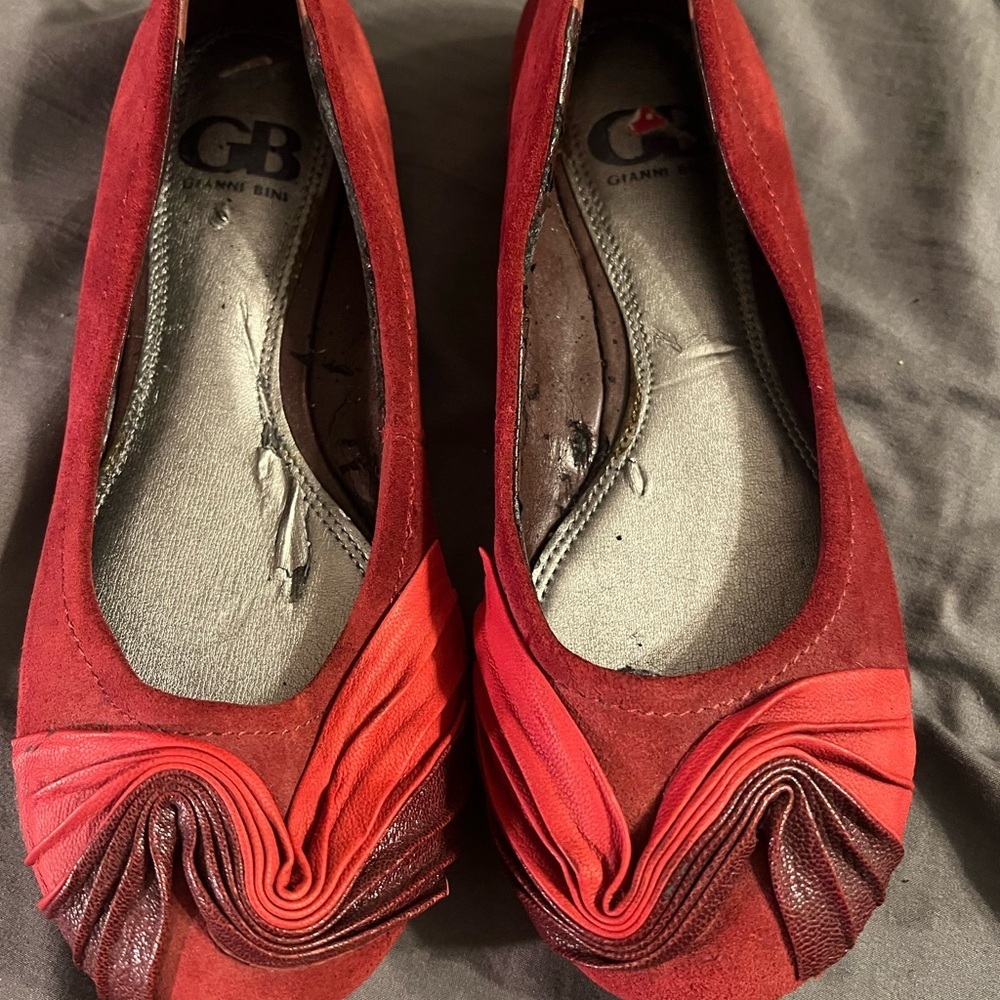 Gianni Bini Women's Burgundy and Red Flats